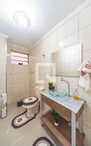 Casa à venda com 202m², 4 quartos e 2 vagas Casa à venda com 202m², 4 quartos e 2 vagasBanheiro