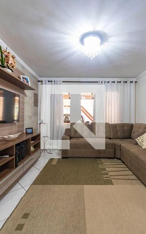 Casa à venda com 202m², 4 quartos e 2 vagas Casa à venda com 202m², 4 quartos e 2 vagasSala