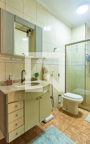 Casa à venda com 202m², 4 quartos e 2 vagas Casa à venda com 202m², 4 quartos e 2 vagasBanheiro