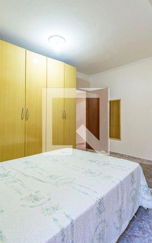 Casa à venda com 202m², 4 quartos e 2 vagas Casa à venda com 202m², 4 quartos e 2 vagasQuarto 4