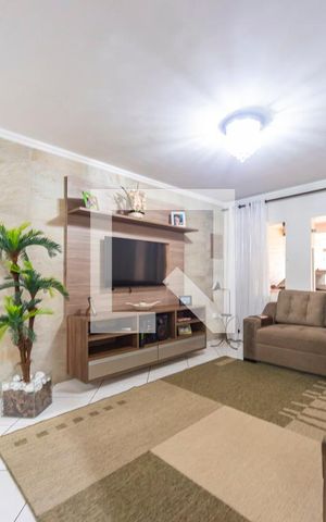 Casa à venda com 202m², 4 quartos e 2 vagas Casa à venda com 202m², 4 quartos e 2 vagasSala