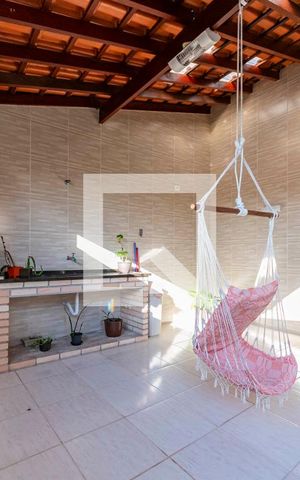 Casa à venda com 202m², 4 quartos e 2 vagas Casa à venda com 202m², 4 quartos e 2 vagasChurrasqueira