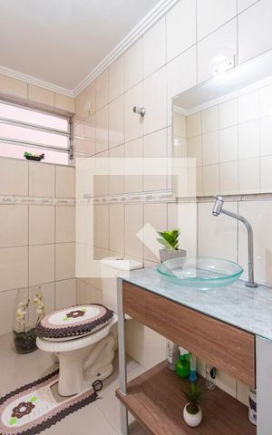 Casa à venda com 202m², 4 quartos e 2 vagas Casa à venda com 202m², 4 quartos e 2 vagasBanheiro