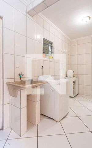 Casa à venda com 202m², 4 quartos e 2 vagas Casa à venda com 202m², 4 quartos e 2 vagasÁrea de Serviço