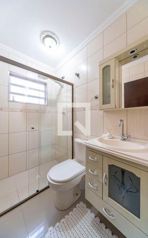 Casa à venda com 202m², 4 quartos e 2 vagas Casa à venda com 202m², 4 quartos e 2 vagasBanheiro
