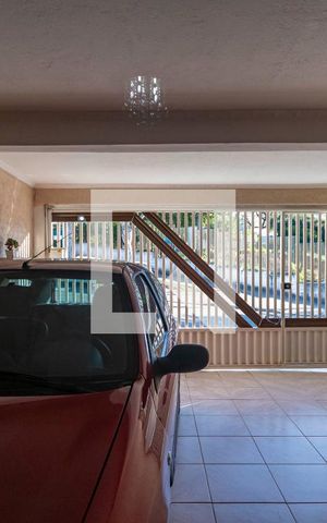 Casa à venda com 202m², 4 quartos e 2 vagas Casa à venda com 202m², 4 quartos e 2 vagasVista