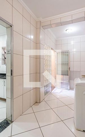 Casa à venda com 202m², 4 quartos e 2 vagas Casa à venda com 202m², 4 quartos e 2 vagasÁrea de Serviço