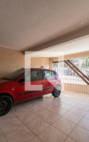Casa à venda com 202m², 4 quartos e 2 vagas Casa à venda com 202m², 4 quartos e 2 vagasGaragem