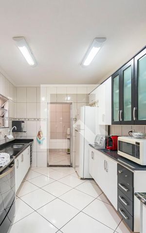 Casa à venda com 202m², 4 quartos e 2 vagas Casa à venda com 202m², 4 quartos e 2 vagasCozinha