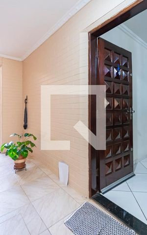Casa à venda com 202m², 4 quartos e 2 vagas Casa à venda com 202m², 4 quartos e 2 vagasGaragem