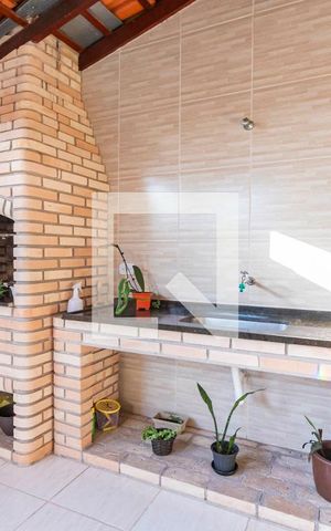 Casa à venda com 202m², 4 quartos e 2 vagas Casa à venda com 202m², 4 quartos e 2 vagasChurrasqueira