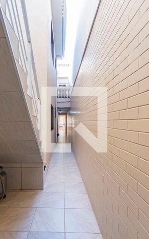 Casa à venda com 202m², 4 quartos e 2 vagas Casa à venda com 202m², 4 quartos e 2 vagasCorredor