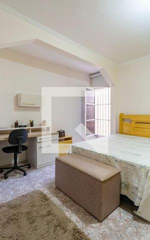 Casa à venda com 202m², 4 quartos e 2 vagas Casa à venda com 202m², 4 quartos e 2 vagasQuarto 4