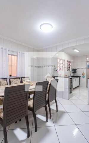 Casa à venda com 202m², 4 quartos e 2 vagas Casa à venda com 202m², 4 quartos e 2 vagasCozinha