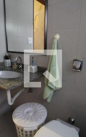 Casa à venda com 200m², 4 quartos e 2 vagasBanheiro da Suite 2