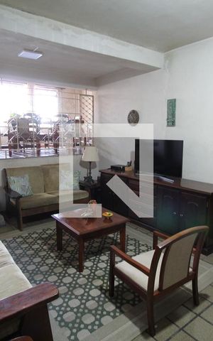 Casa à venda com 200m², 4 quartos e 2 vagasSala