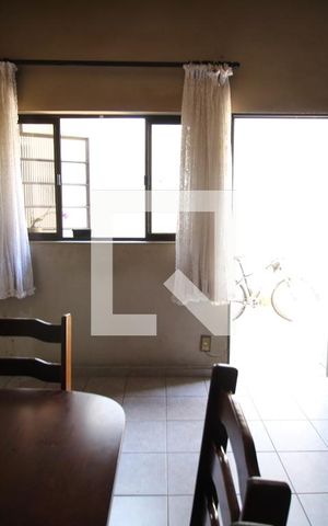 Casa à venda com 200m², 4 quartos e 2 vagasSala