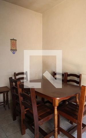 Casa à venda com 200m², 4 quartos e 2 vagasSala
