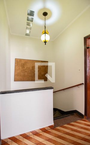 Casa à venda com 190m², 4 quartos e 3 vagas Casa à venda com 190m², 4 quartos e 3 vagasHall quartos