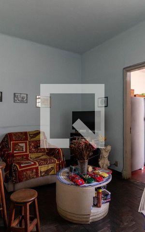 Casa à venda com 300m², 5 quartos e 2 vagas Casa à venda com 300m², 5 quartos e 2 vagasSala