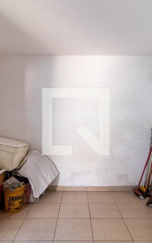 Casa à venda com 300m², 5 quartos e 2 vagas Casa à venda com 300m², 5 quartos e 2 vagasQuarto de Serviço