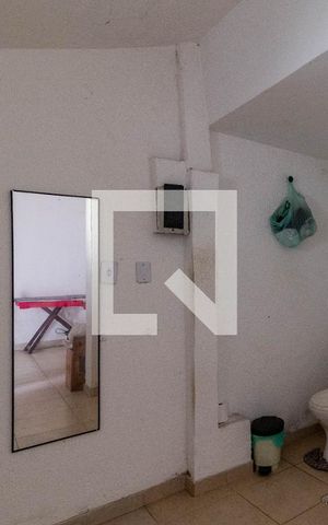 Casa à venda com 300m², 5 quartos e 2 vagas Casa à venda com 300m², 5 quartos e 2 vagasBanheiro de serviço