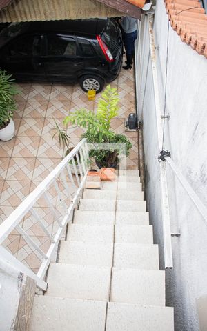 Casa à venda com 406m², 6 quartos e 3 vagas Casa à venda com 406m², 6 quartos e 3 vagasTerraço- escada