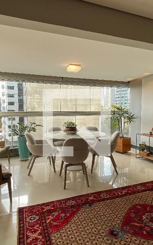 Apartamento à venda com 200m², 4 quartos e 3 vagas Apartamento à venda com 200m², 4 quartos e 3 vagasSala