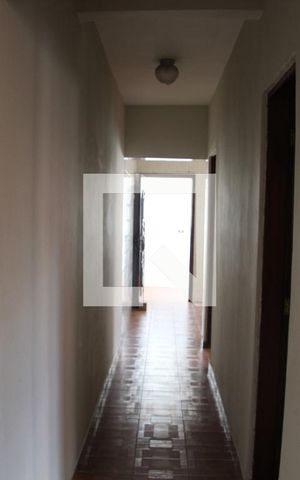 Casa para alugar com 100m², 2 quartos e sem vagaCorredor 