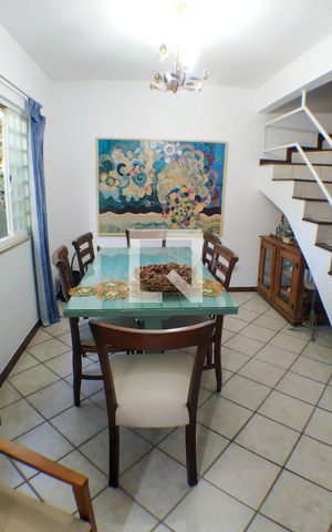 Casa de condomínio à venda com 180m², 4 quartos e 2 vagas Casa de condomínio à venda com 180m², 4 quartos e 2 vagasSala