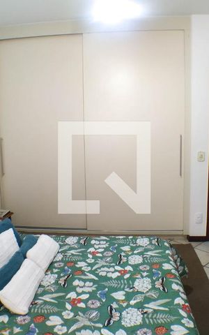 Casa de condomínio à venda com 180m², 4 quartos e 2 vagas Casa de condomínio à venda com 180m², 4 quartos e 2 vagasSuíte