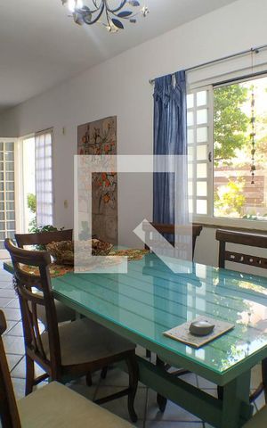 Casa de condomínio à venda com 180m², 4 quartos e 2 vagas Casa de condomínio à venda com 180m², 4 quartos e 2 vagasSala