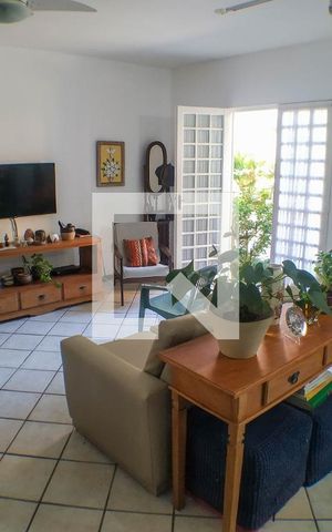 Casa de condomínio à venda com 180m², 4 quartos e 2 vagas Casa de condomínio à venda com 180m², 4 quartos e 2 vagasSala