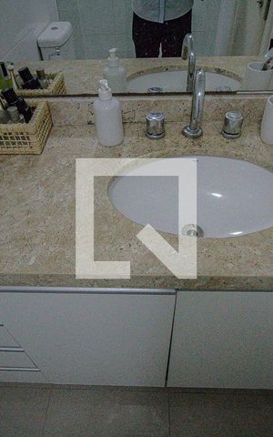 Apartamento à venda com 84m², 2 quartos e 2 vagas Apartamento à venda com 84m², 2 quartos e 2 vagasBanheiro da Suíte 1