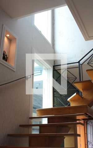 Casa à venda com 200m², 3 quartos e 3 vagasEscada