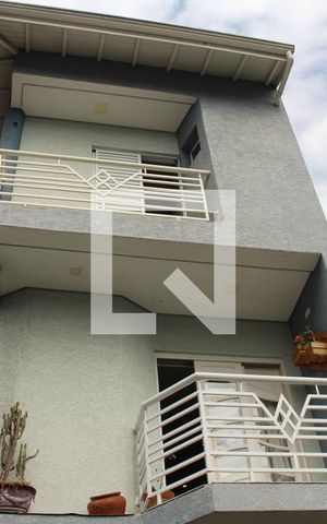 Casa à venda com 200m², 3 quartos e 3 vagasFachada