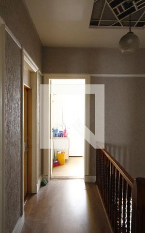 Casa à venda com 200m², 4 quartos e 2 vagasCorredor