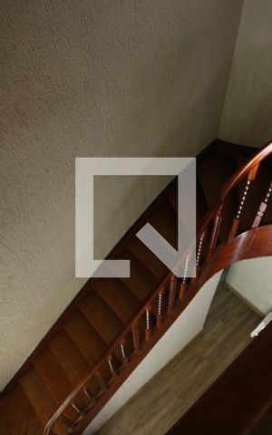 Casa à venda com 200m², 4 quartos e 2 vagasEscada