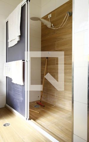 Casa à venda com 200m², 4 quartos e 2 vagasBanheiro