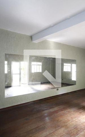 Casa à venda com 200m², 4 quartos e 2 vagasQuarto Fundos