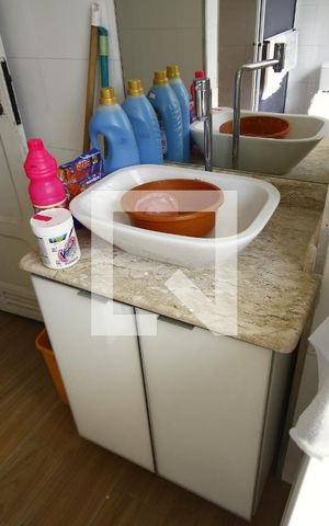 Casa à venda com 200m², 4 quartos e 2 vagasBanheiro