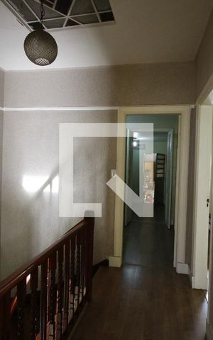Casa à venda com 200m², 4 quartos e 2 vagasCorredor