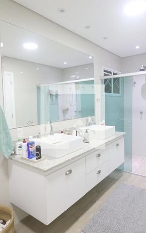 Casa à venda com 540m², 4 quartos e 4 vagasBanheiro do Quarto 1