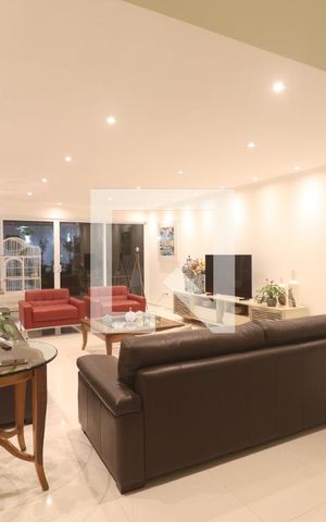 Casa à venda com 540m², 4 quartos e 4 vagasSala