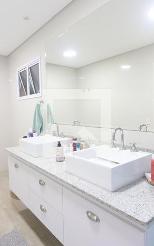 Casa à venda com 540m², 4 quartos e 4 vagasBanheiro do Quarto 1