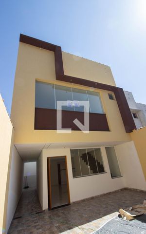 Casa à venda com 250m², 3 quartos e 2 vagas Casa à venda com 250m², 3 quartos e 2 vagasGaragem