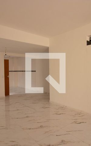Casa à venda com 250m², 3 quartos e 2 vagas Casa à venda com 250m², 3 quartos e 2 vagasSala