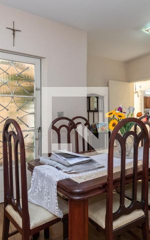 Casa à venda com 170m², 3 quartos e 2 vagas Casa à venda com 170m², 3 quartos e 2 vagasSala de Jantar