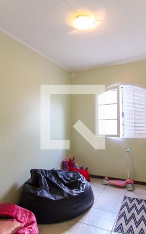 Casa à venda com 173m², 4 quartos e 3 vagas Casa à venda com 173m², 4 quartos e 3 vagasQuarto 1