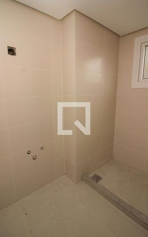 Apartamento à venda com 143m², 3 quartos e 2 vagas Apartamento à venda com 143m², 3 quartos e 2 vagasBanheiro Social